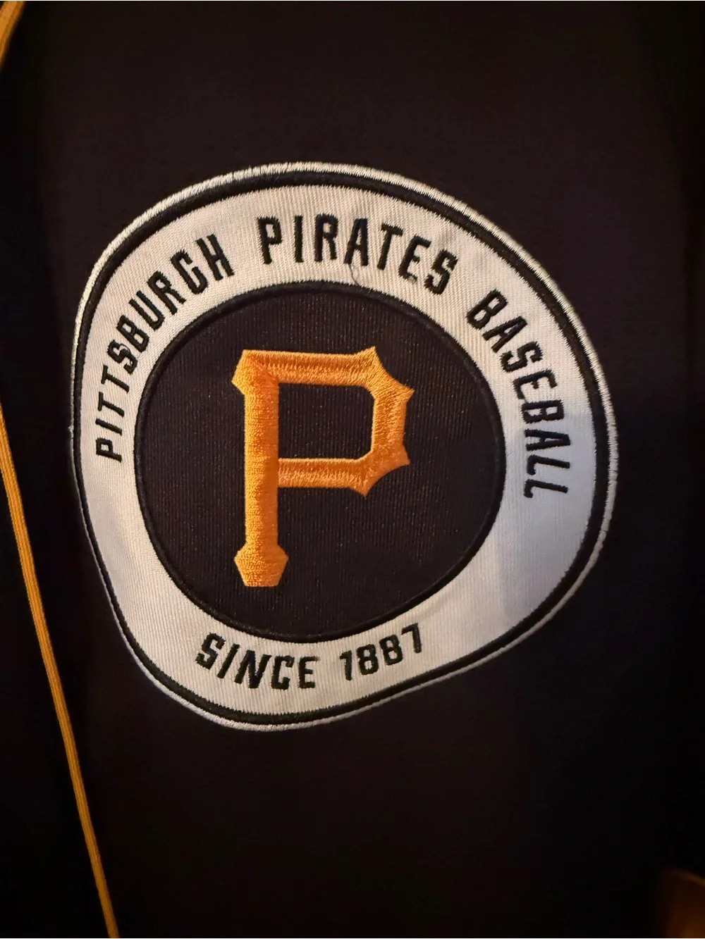 Like New, Men’s Size Medium (38-40) Pittsburgh Pirates Button Up Jersey
